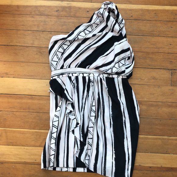 BCBG black and white one shoulder dress - Picture 3 of 4